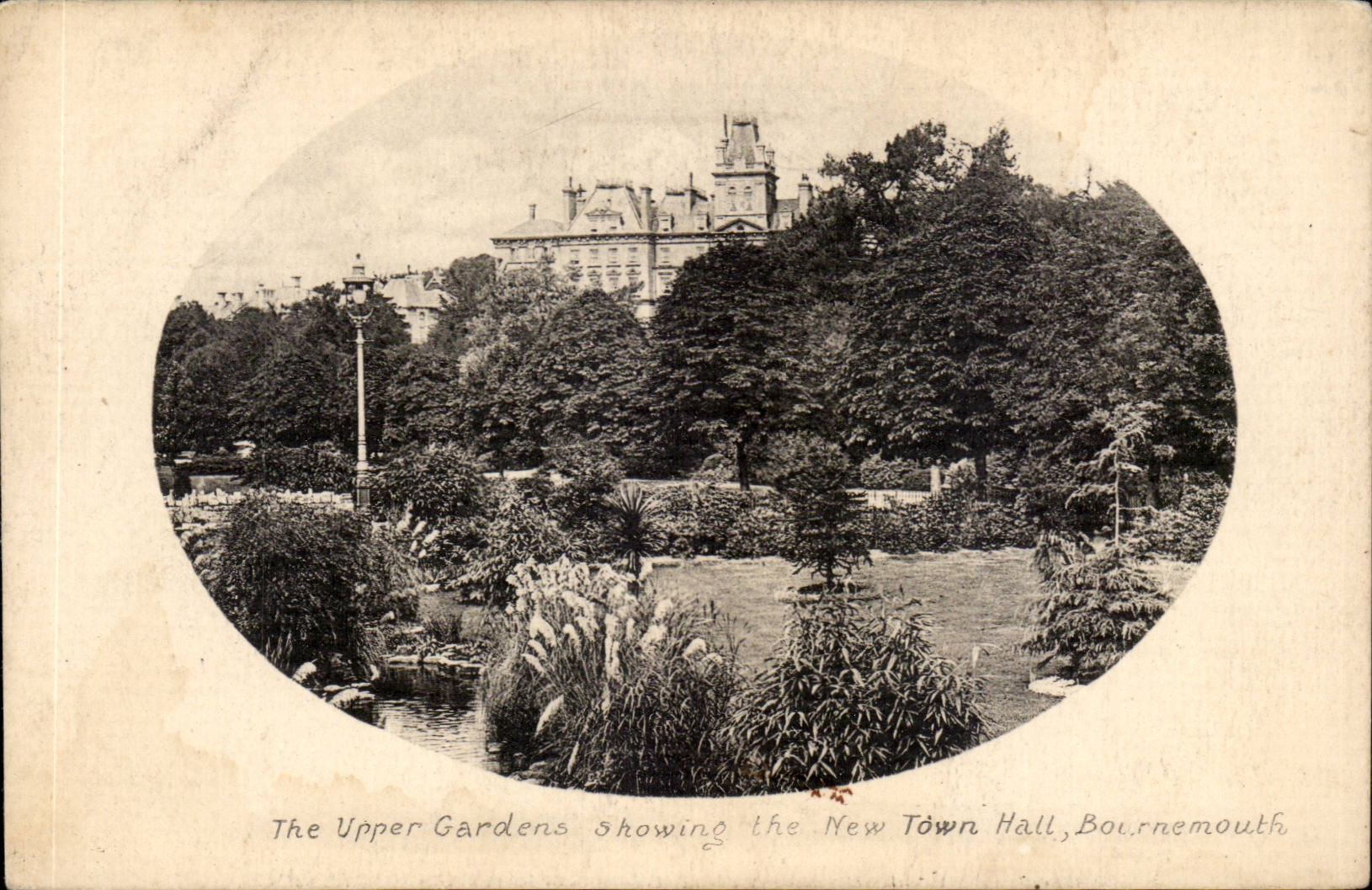 Les Jardins Supérieurs — Vue du Nouvel Hôtel de Ville, Bournemouth