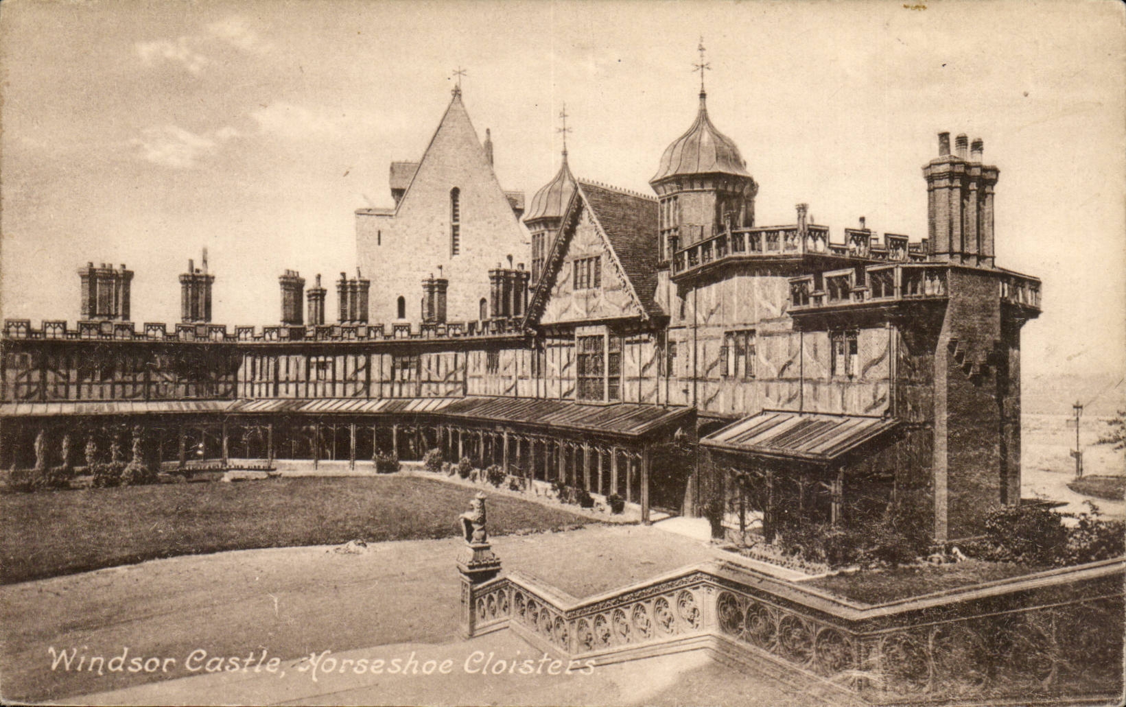 Grande Bretagne Great BRitain CPM Windsor Castle Horshoe Cloisters
