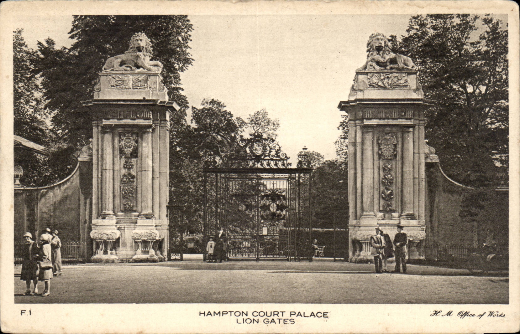 Grande Bretagne Grande Bretagne CPA Hampton Court Palace Lion gates