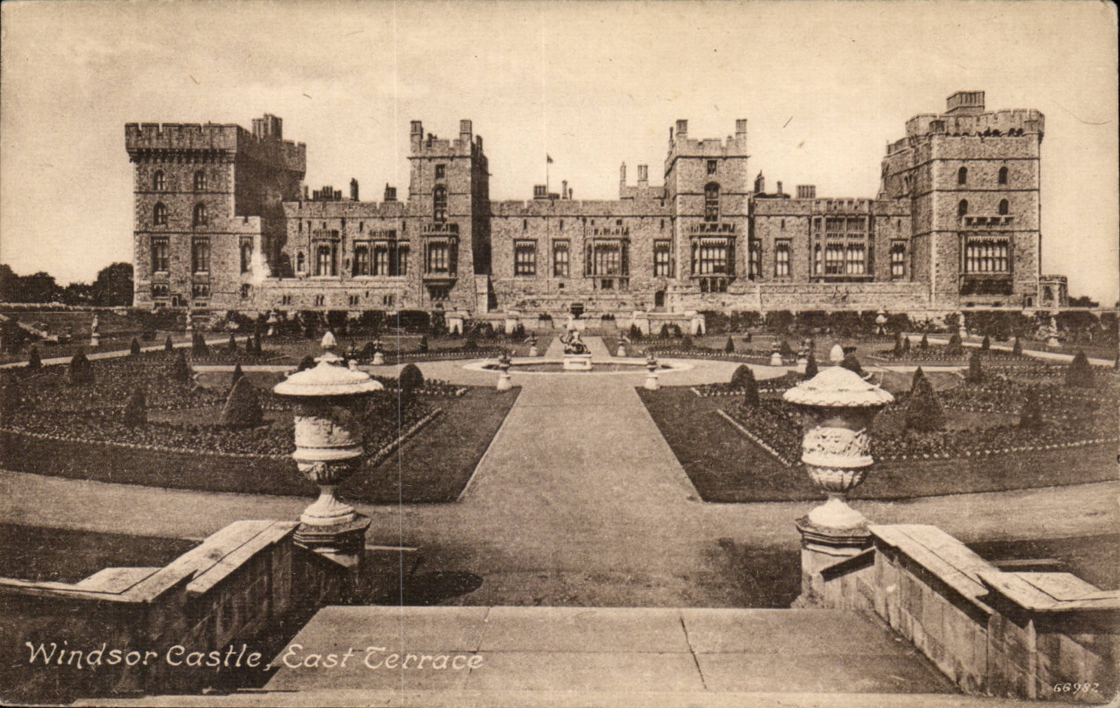 Grande Bretagne Grande Bretagne CPA Windsor castle East terrace