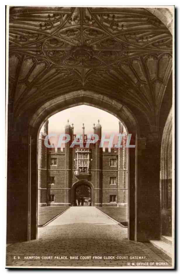 Grande Bretagne Grande Bretagne CPA Hampton Court Palace Base court from clock court gateway