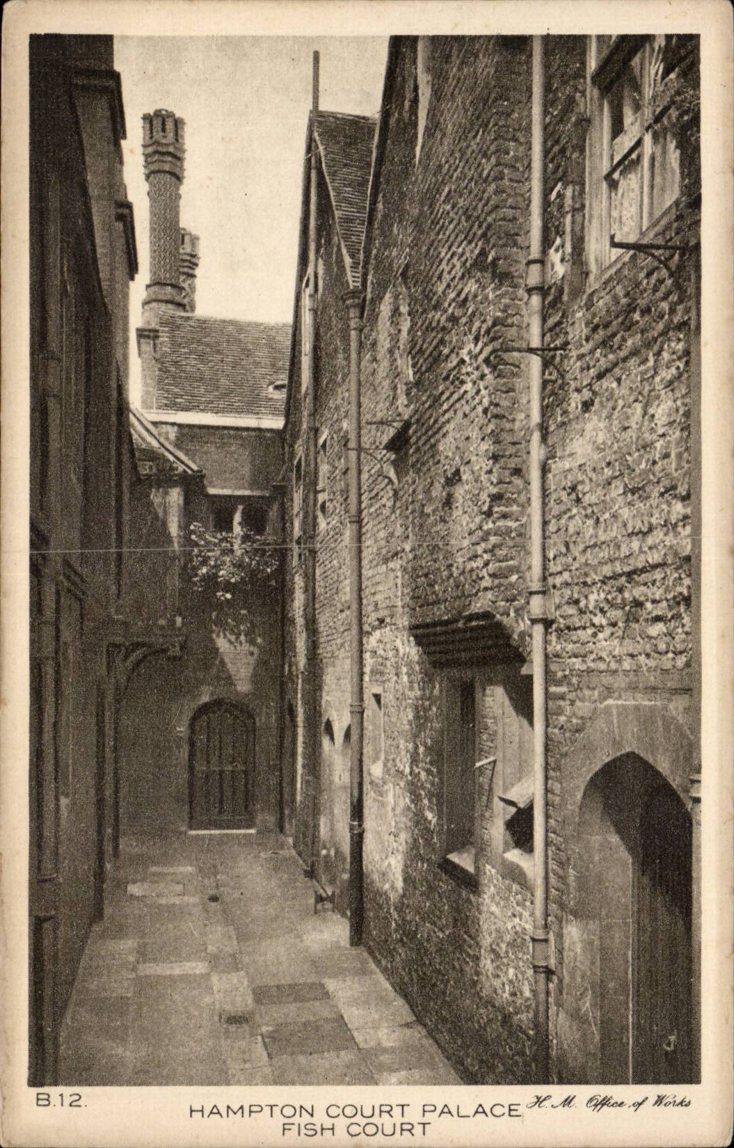Grande Bretagne Great Britain Hampton Court Palace CPA Fish court