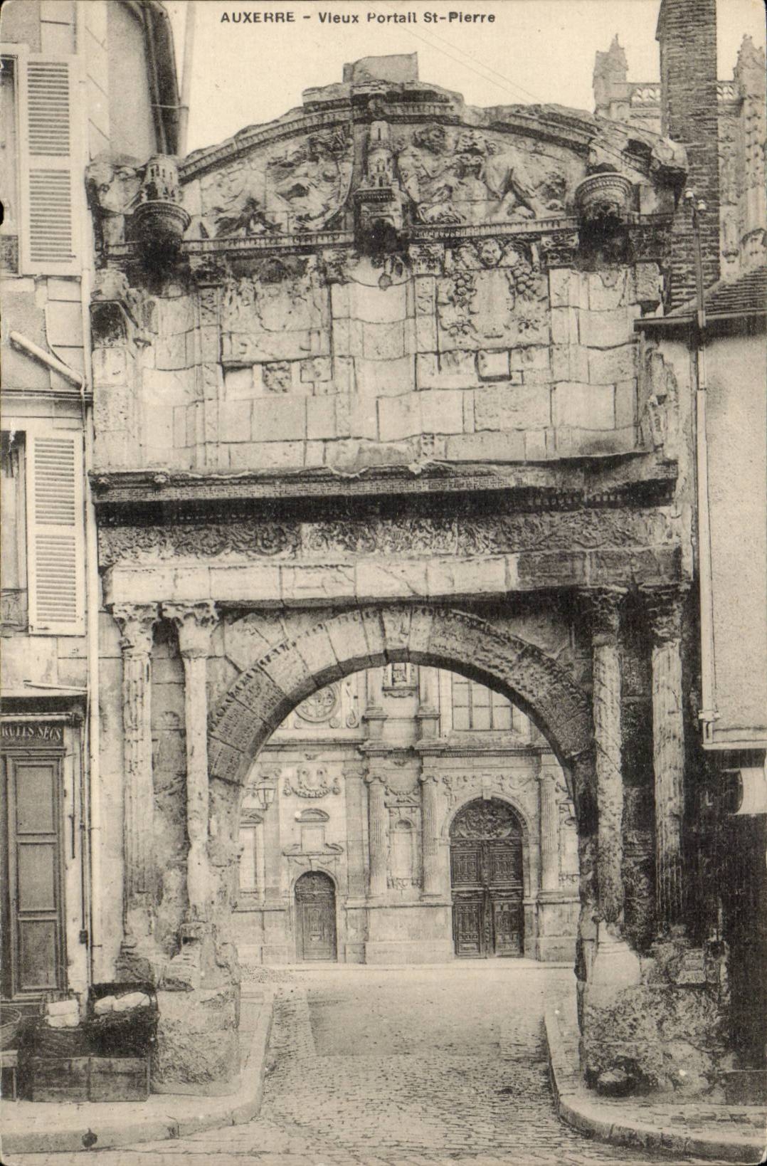 Auxerre CPA Vieux portail Saint Pierre