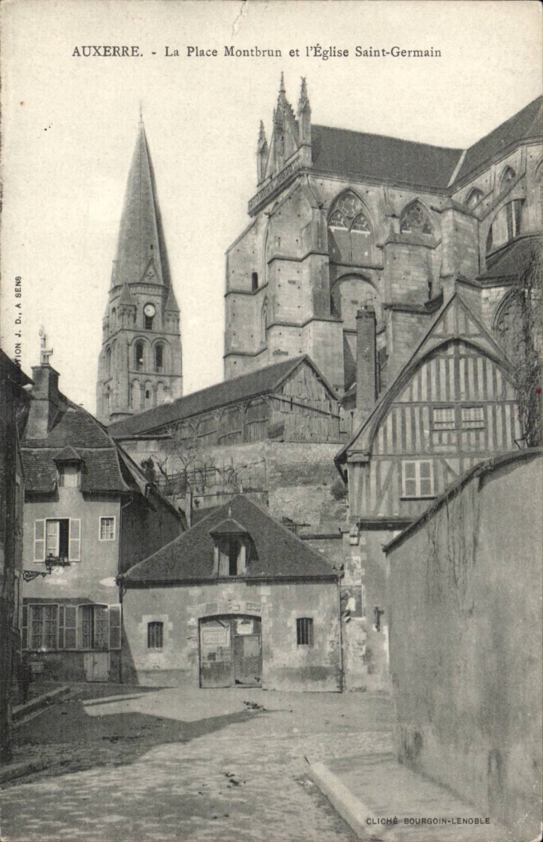 Auxerre CPA La place Montbrun et l'eglise Saint Germain