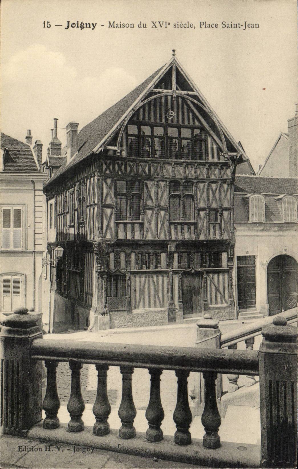 Joigny CPA Maison du 16eme Place Saint Jean