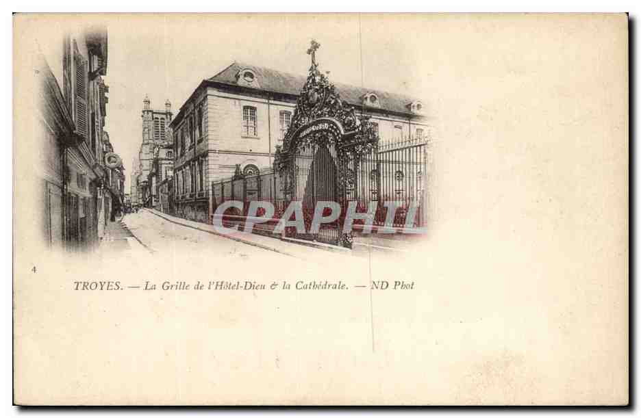 Troyes — La Grille de l'Hôtel-Dieu & la Cathédrale — ND Pbot