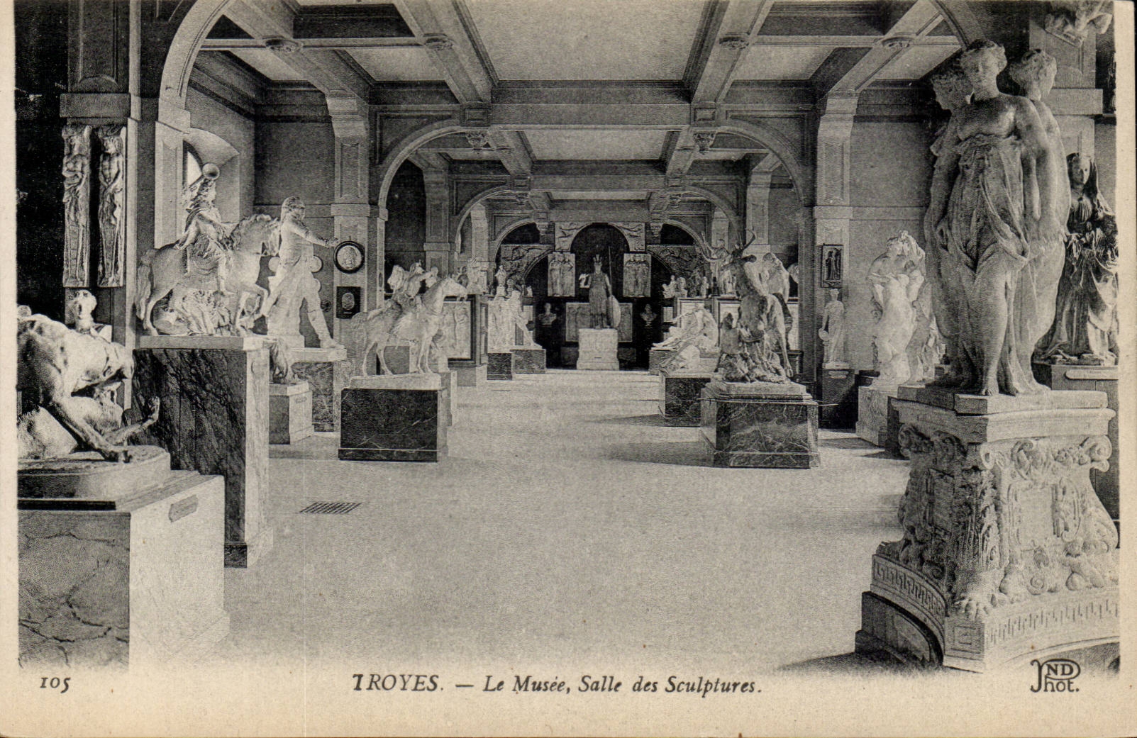 Troyes — Le Musée, Salle des Sculptures — JND Hot.