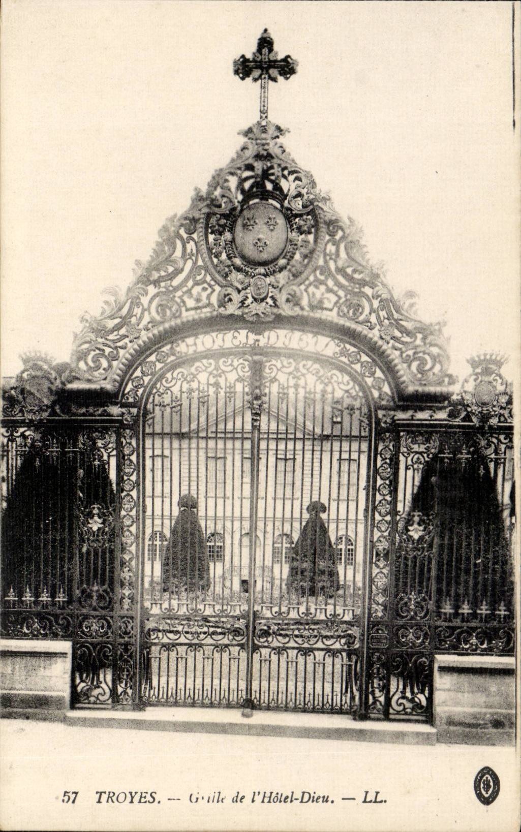 Troyes - Grille de l'Hotel Dieu - CPA 
