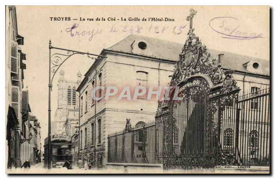 Troyes — La rue de la Cité — La Grille de l'Hôtel-Dieu