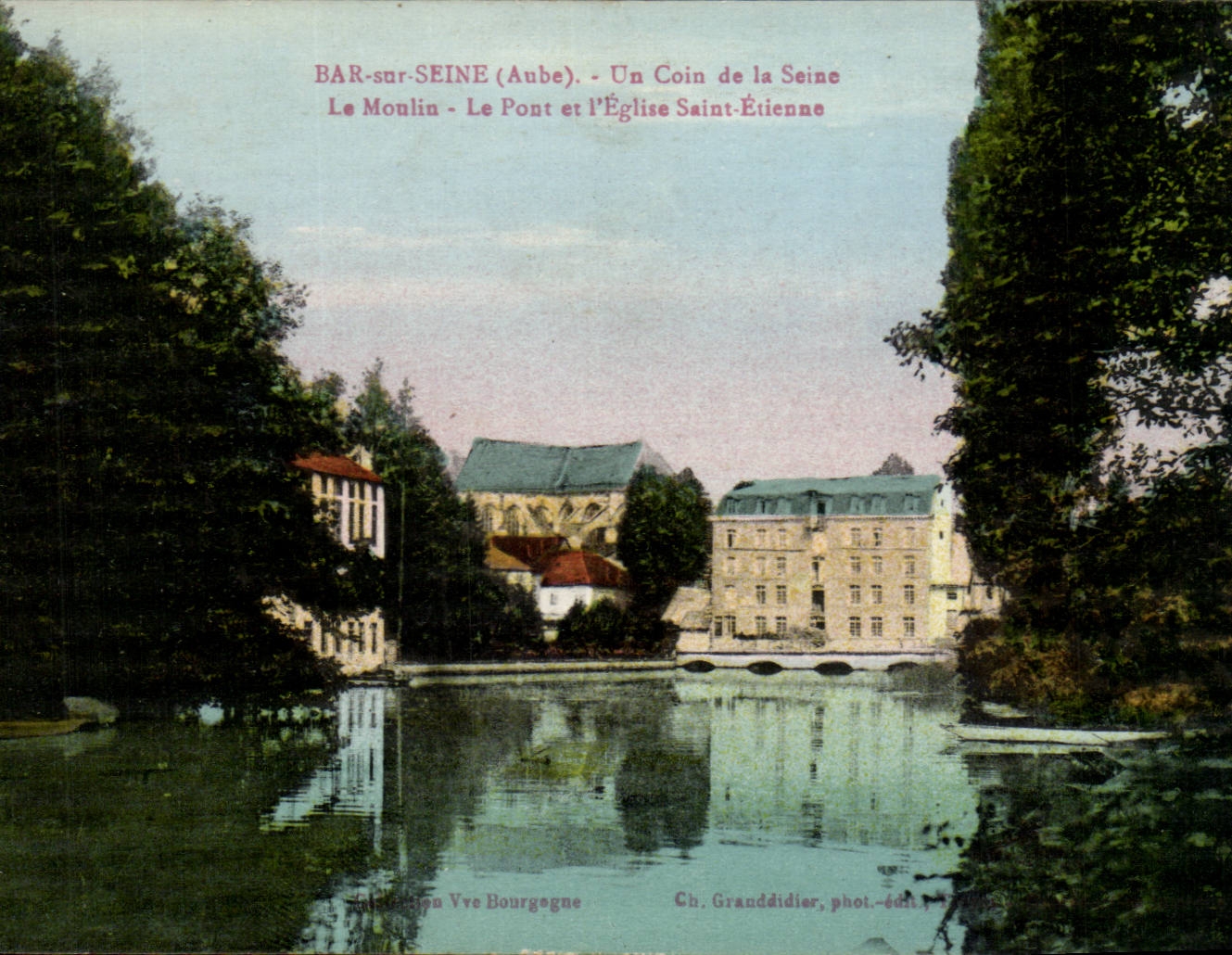 Bar sur Seine - Un Coin de la Seine CPA 