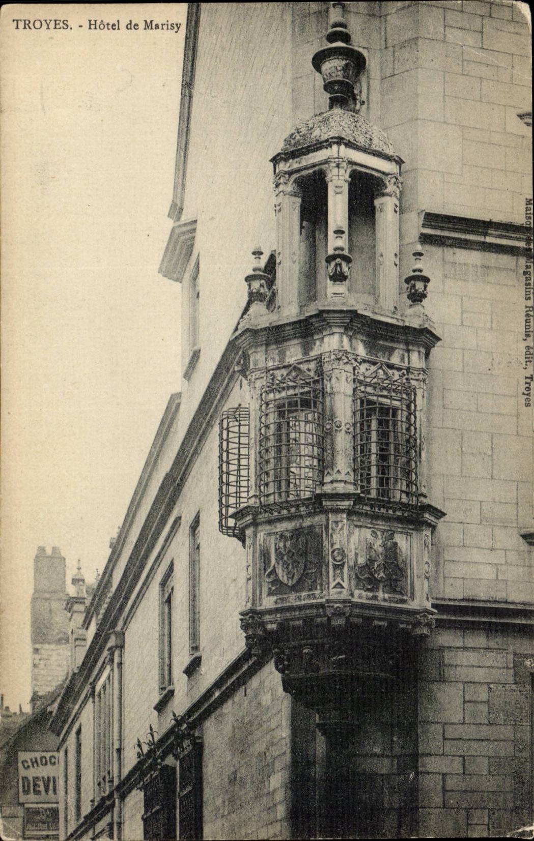 Troyes - Hôtel de Marisy — détails architecturaux — Maragains Rèmuns, édit. Troyes