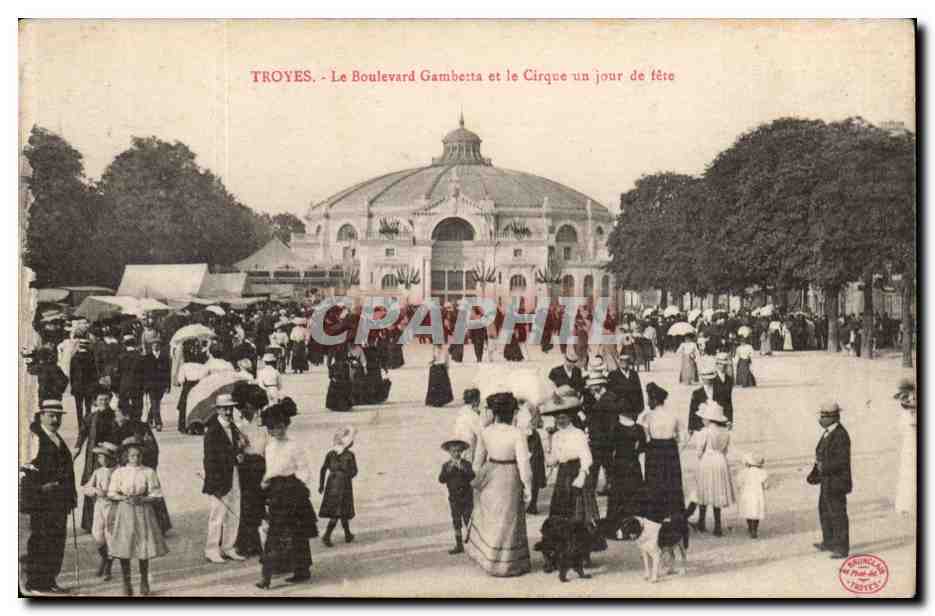 Troyes - Le Boulevard Gambetta et le Cirque un jour de fête — éditeur Prunelard, Troyes