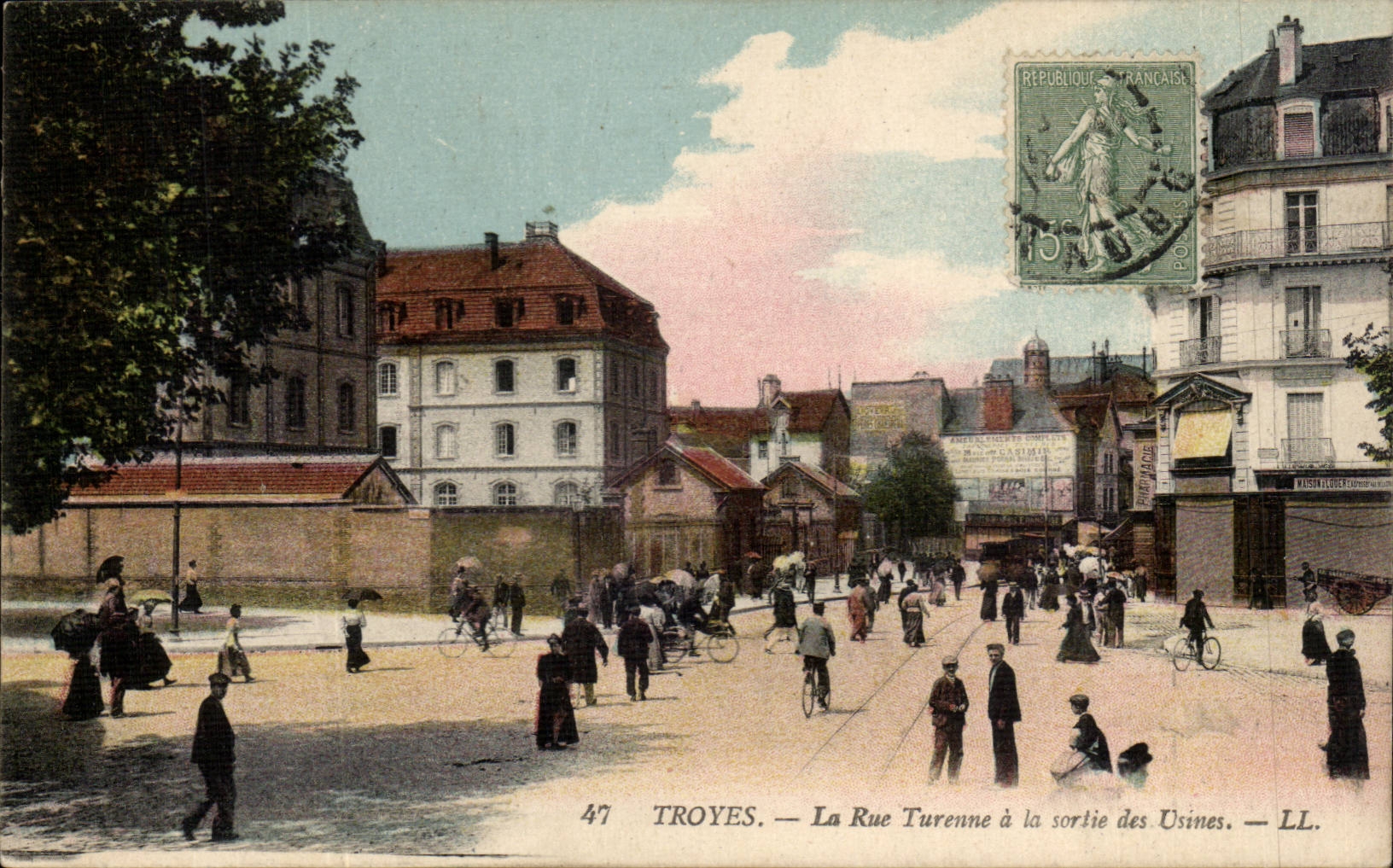 Troyes — La Rue Turenne à la sortie des Usines — LL.