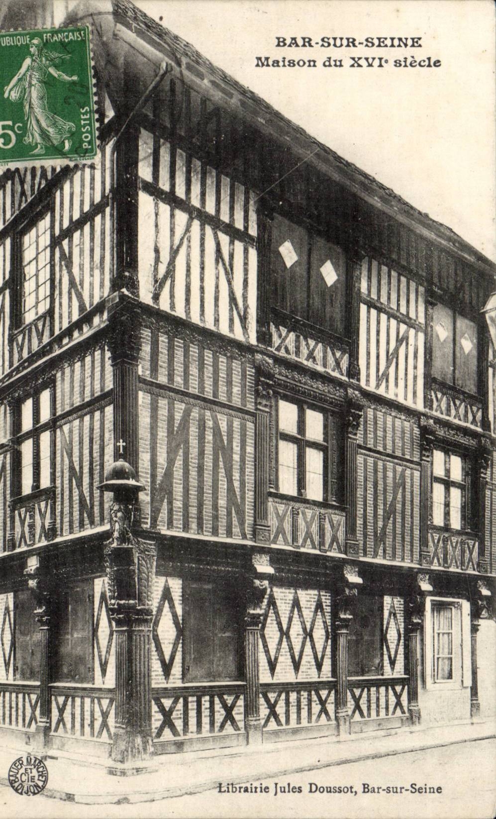 Bar-sur-Seine — Maison du XVIe siècle — Librairie Jules Doussot