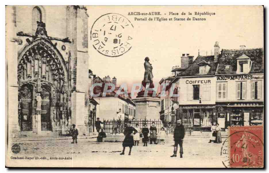 Arcis sur Aube - Place de la Republique - Portail de l'Eglise et Statue Danton CPA 