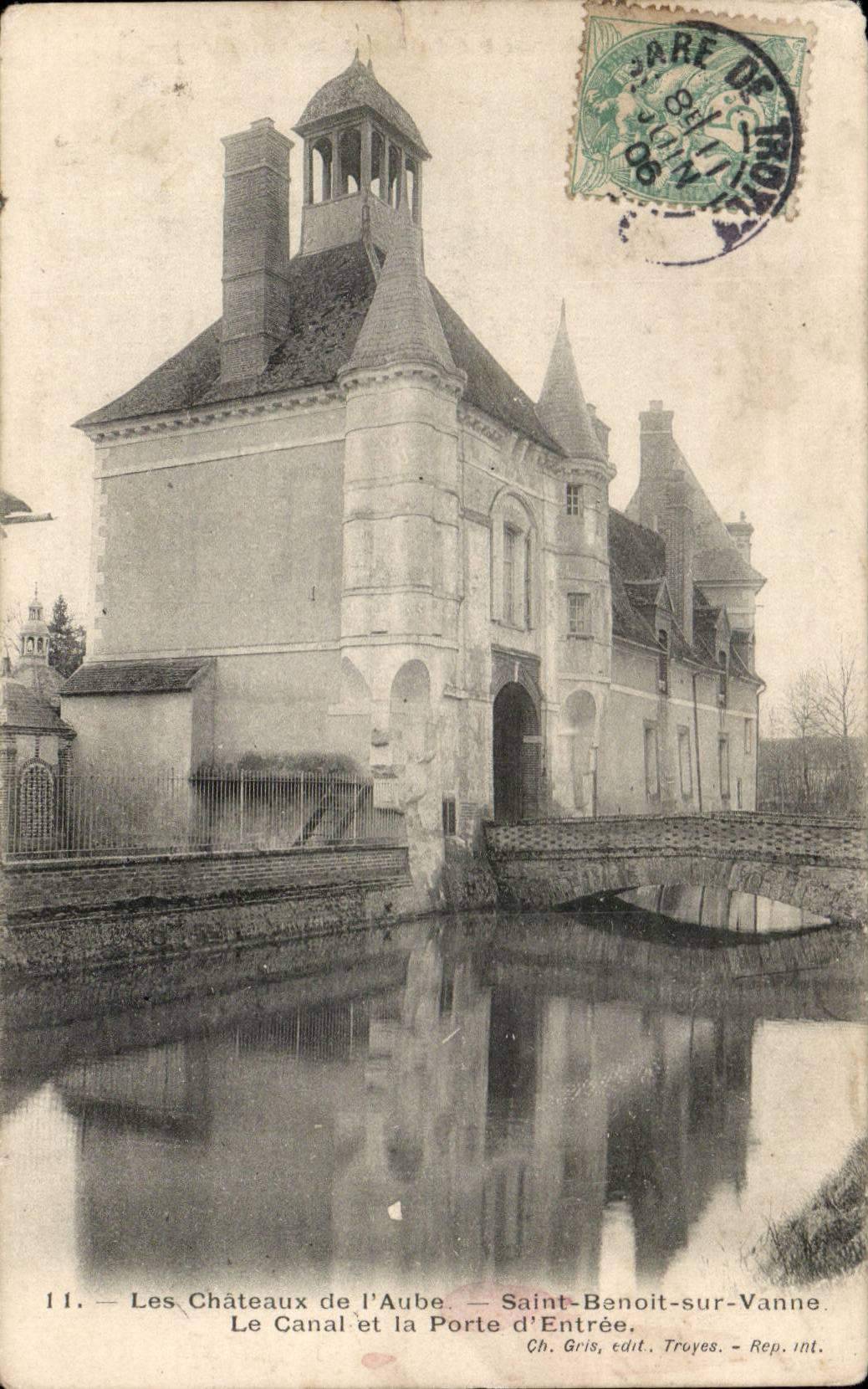 Saint Benoit sur Vanne CPA Le canal et la porte de l'entree 