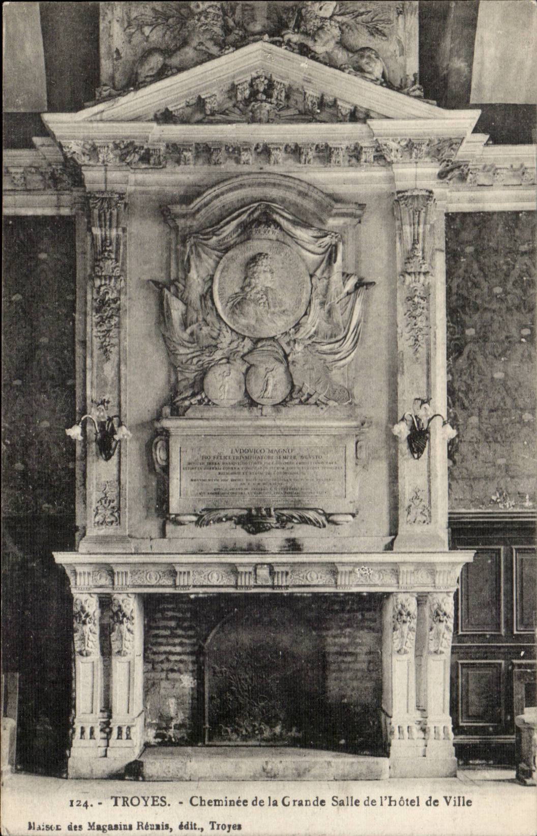 Troyes CPA Chemniee de la grande salle de l'hotel de ville