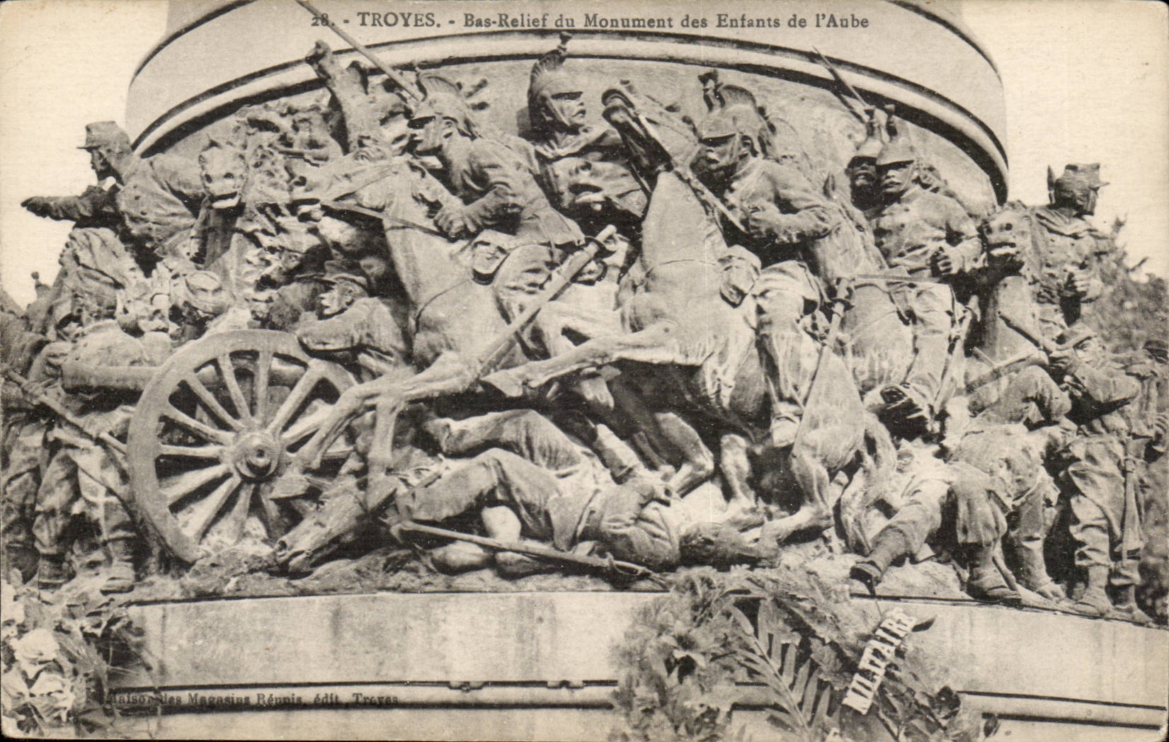 Troyes - Bas-Relief du Monument des Enfants de l'Aube — éditeur : Magasins Réunis, Troyes