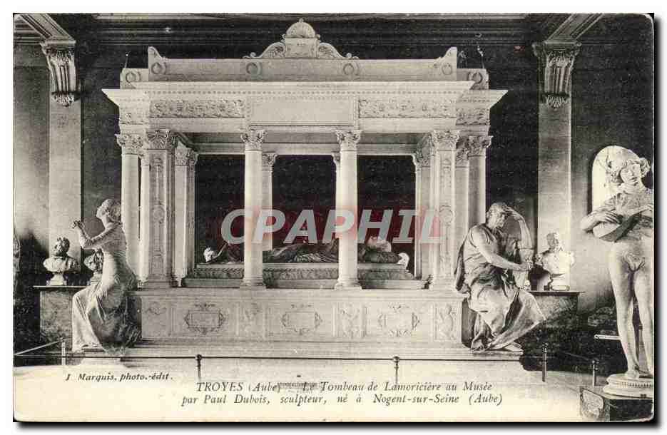 TRoyes CPA Le tombeau de Lamoriciere au musee par Paul Dubois sculpteur ne a Nogent sur SEine