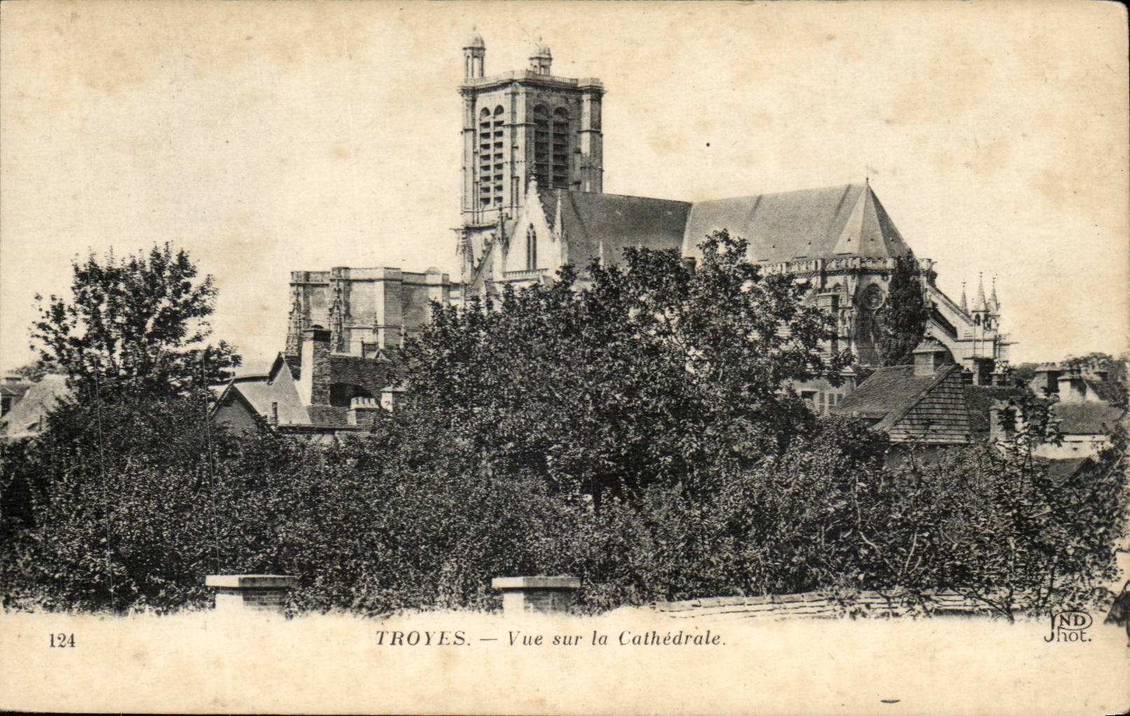 Troyes — Vue sur la Cathédrale — JND Phot.