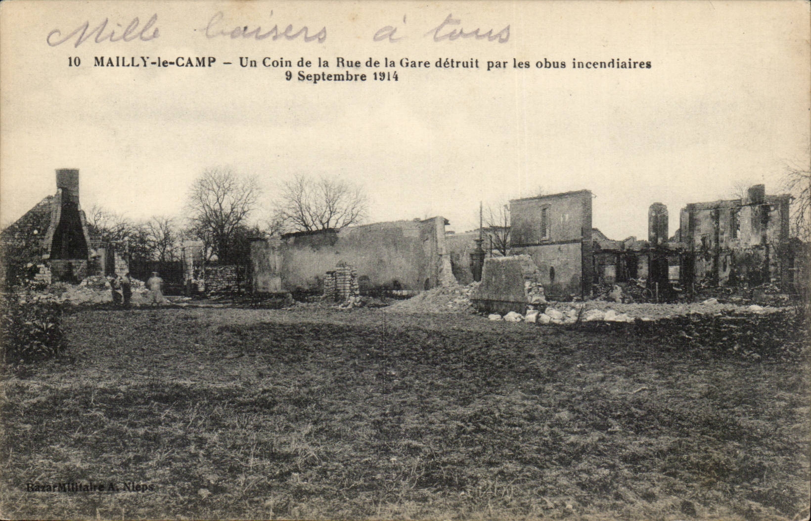 Mailly-le-Camp — Un Coin de la Rue de la Gare détruit par les obus incendiaires — Bazart Militaire A. Nieps, n°10