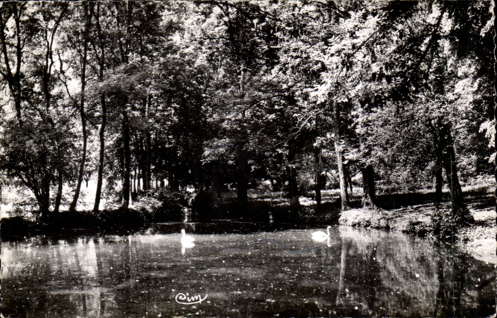 AIX-en-Othe (Aube) — Le Parc des Fontaines — Vue sur un Étang — CIM