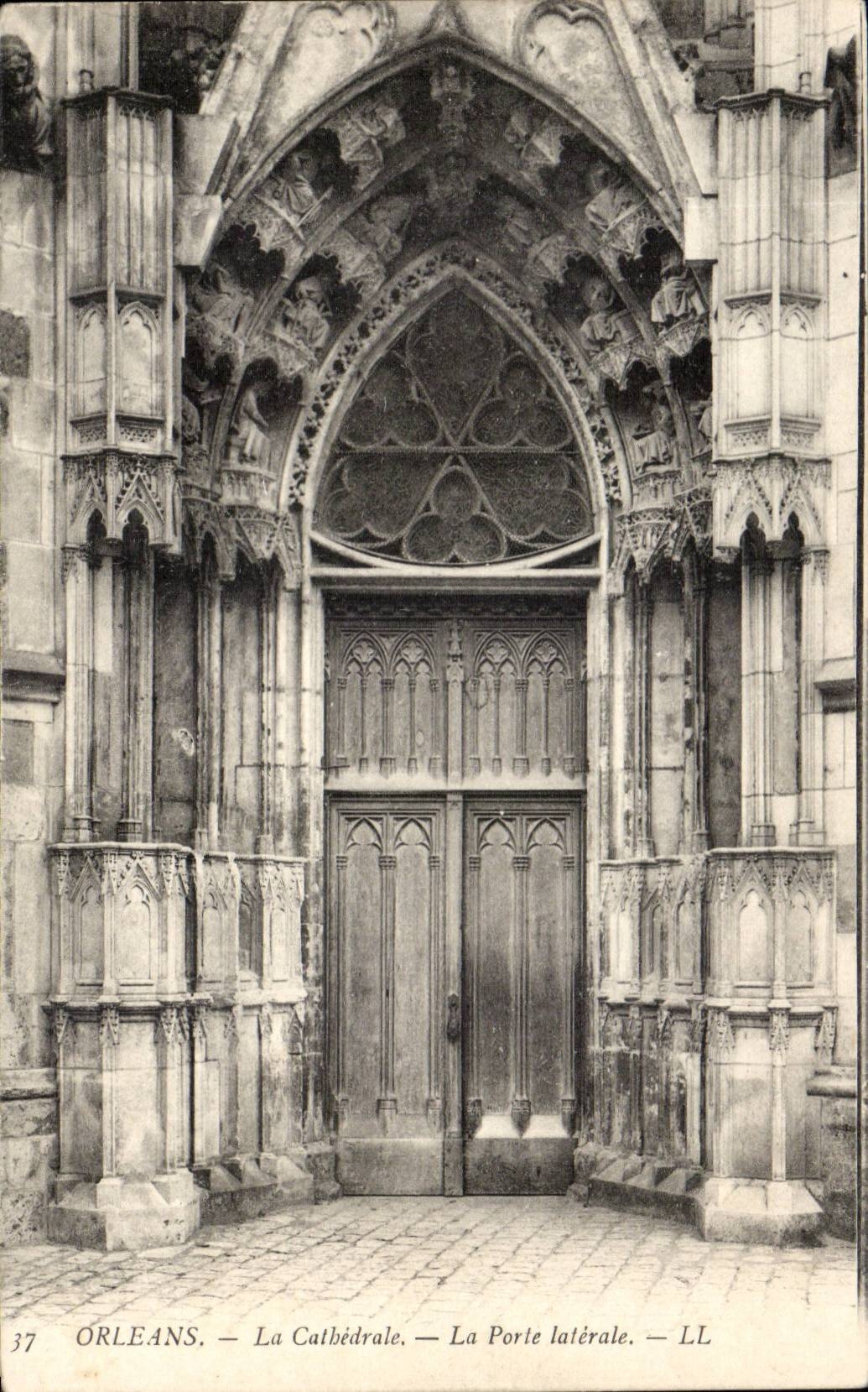 Orleans - La Cathedrale la porte laterale - - CPA 