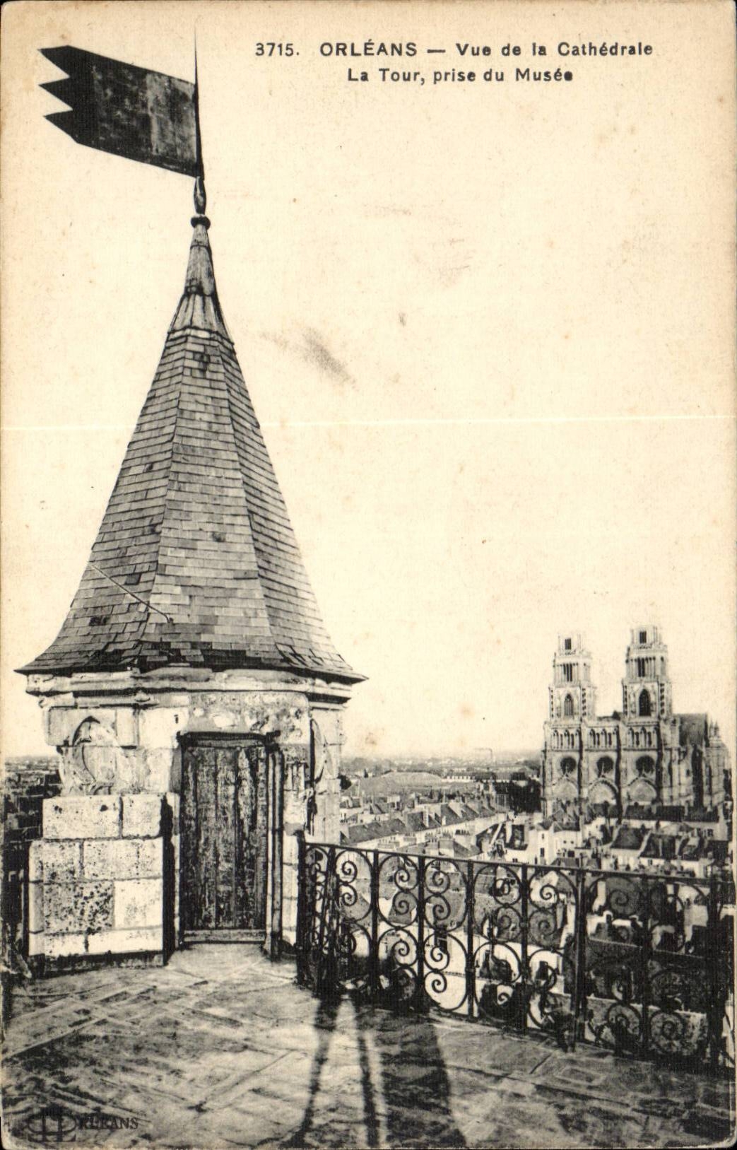 Orleans - La Cathedrale Tour prise du Musee - CPA 