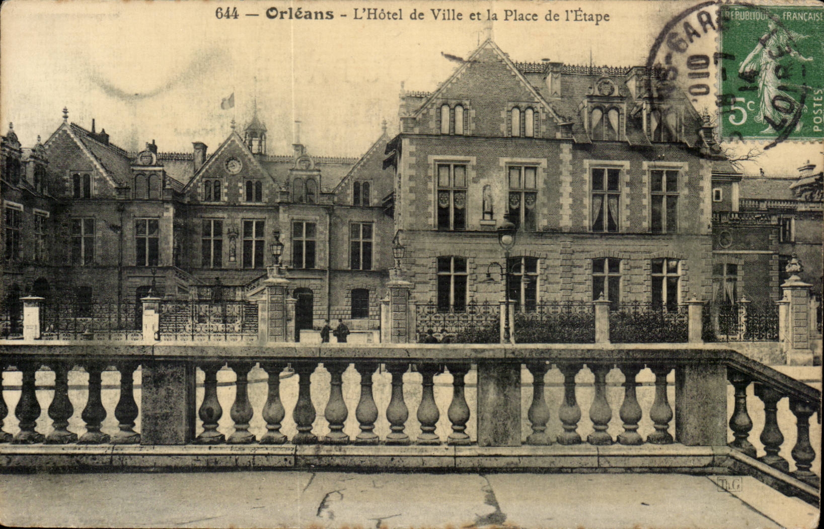 Orleans - L'Hotel de Ville et la Place de l'Etape -- CPA 