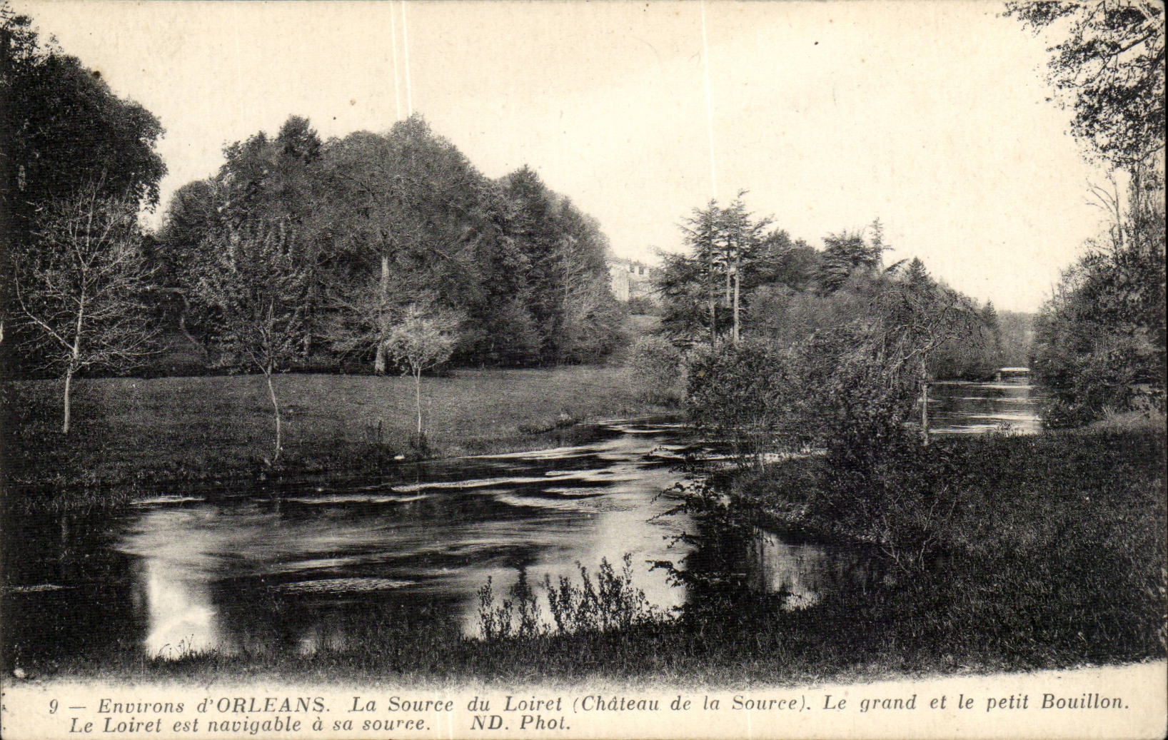 Environs d'Orleans CPA La source du Loiret (chateau de la Source) Le grand et le petit Bouillon Le Loiret est navigable 