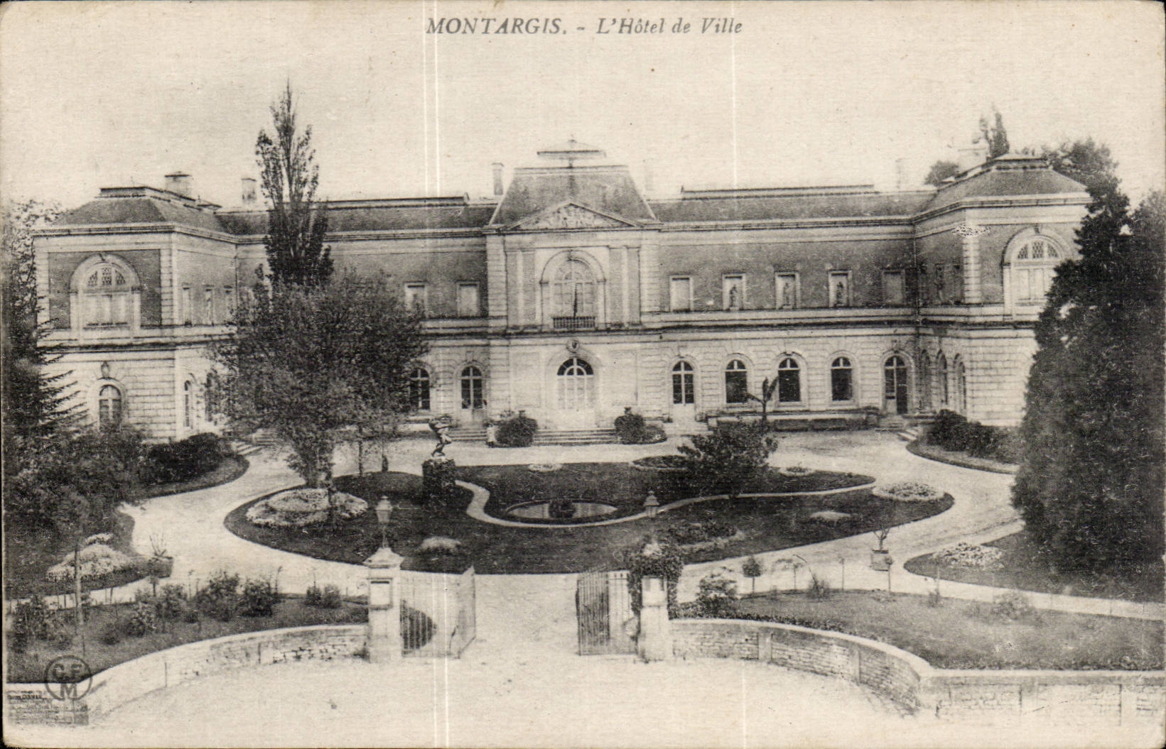 Montargis cPA L'hotel de ville
