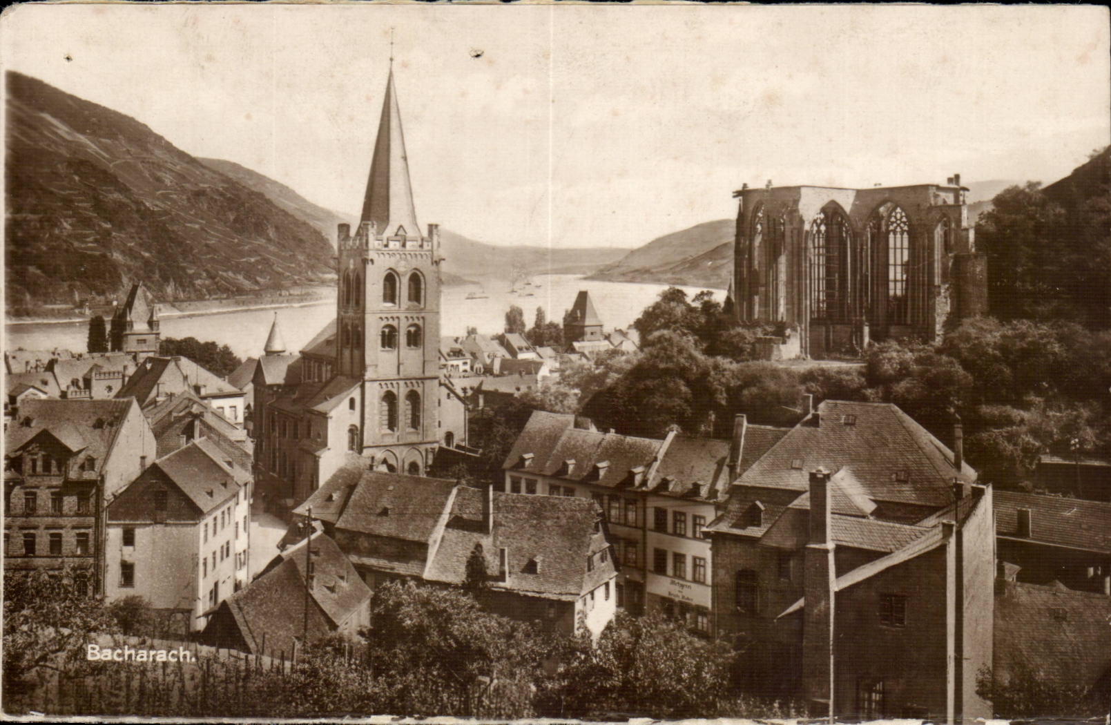 Bacharach — Panoramablick mit Kirche und Ruinen einer Abtei — Trinks & Co. G.m.b.H. (Verlag)