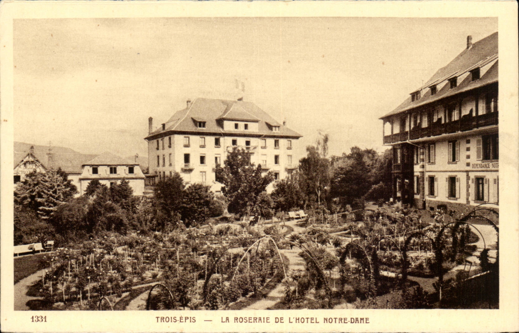 Trois-Épis — La Roseraie de l'Hôtel Notre-Dame — Éditeur Braun & Cie, Bernach