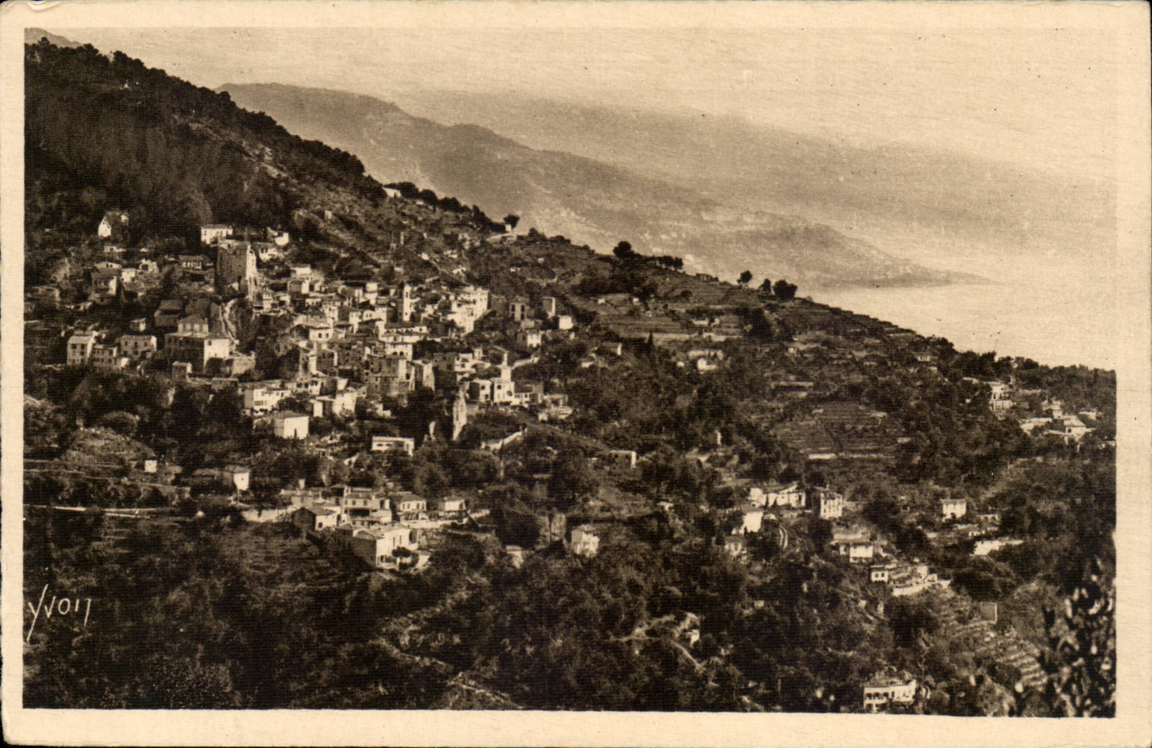 Roquebrune CPA Le village vu de la grande corniche