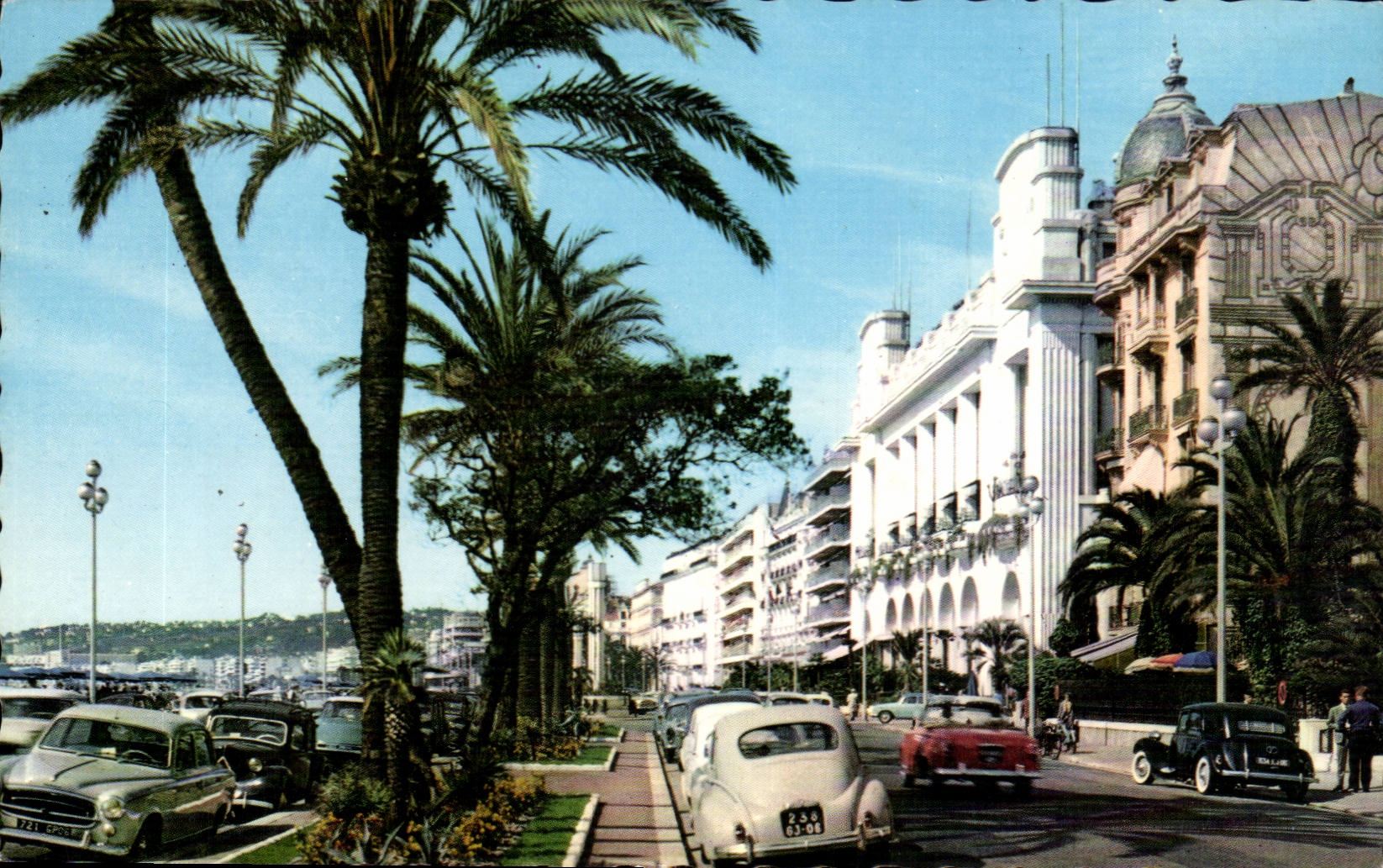 Nice CPA la promenade des anglais et le palais de la Mediterranee