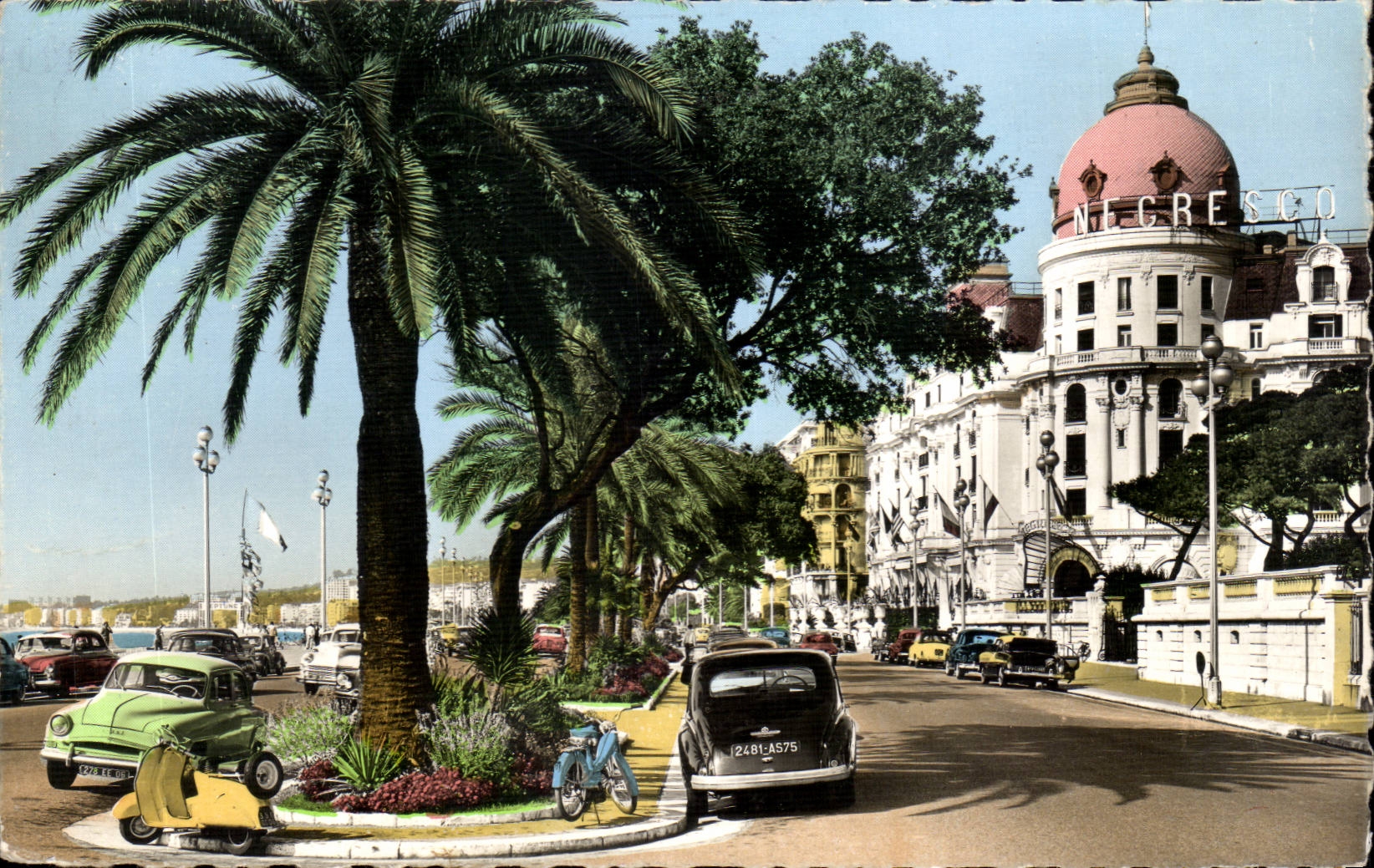 Nice CPA La promenade des anglais et le Negresco