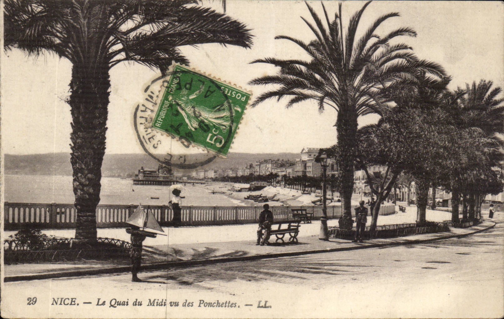 Nice CPA le quai de Midi vu des ponchettes