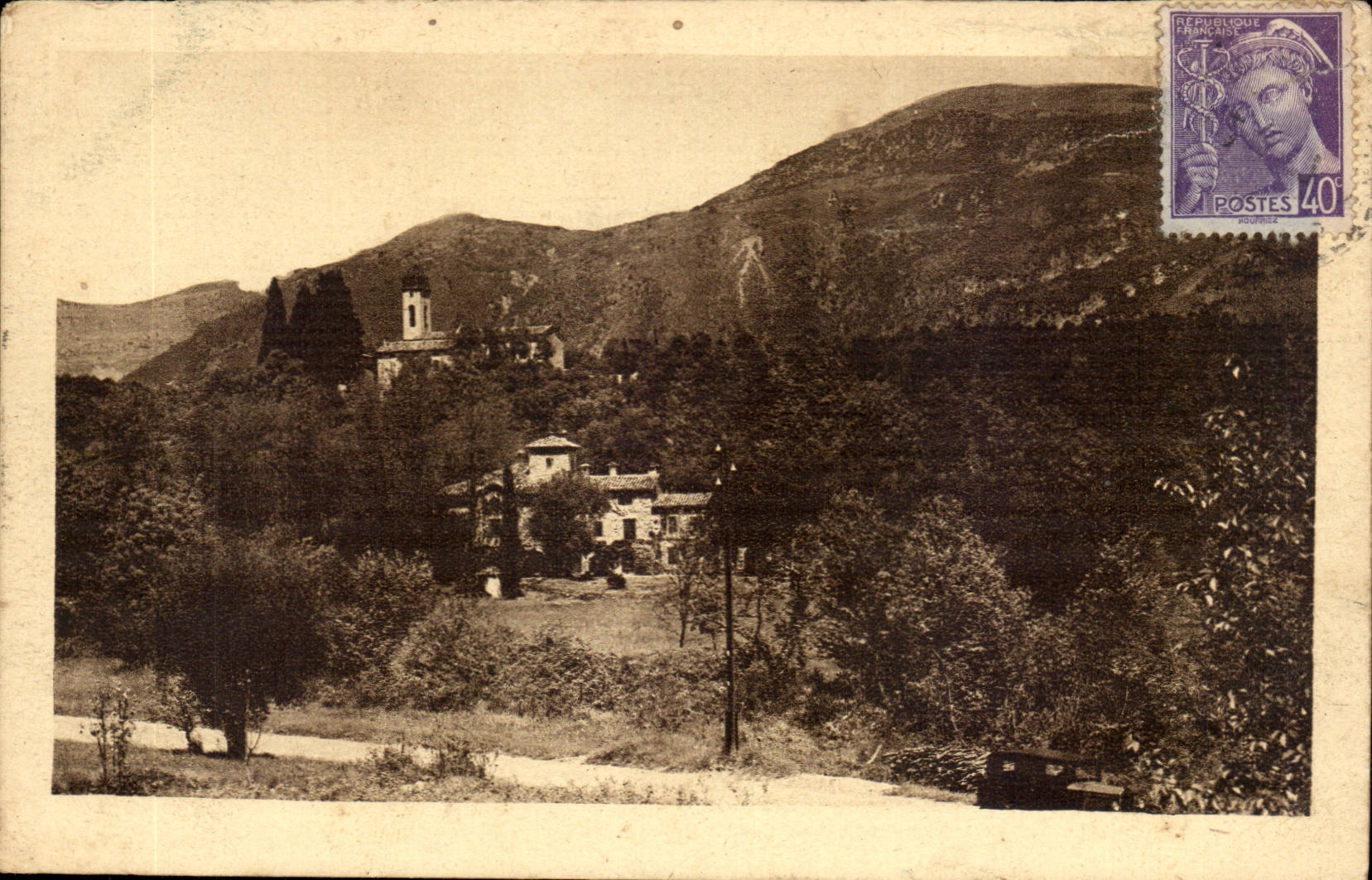 Roquefort les pins CPa le domaine L'eglise Notre DAme et le pic de Courmettes
