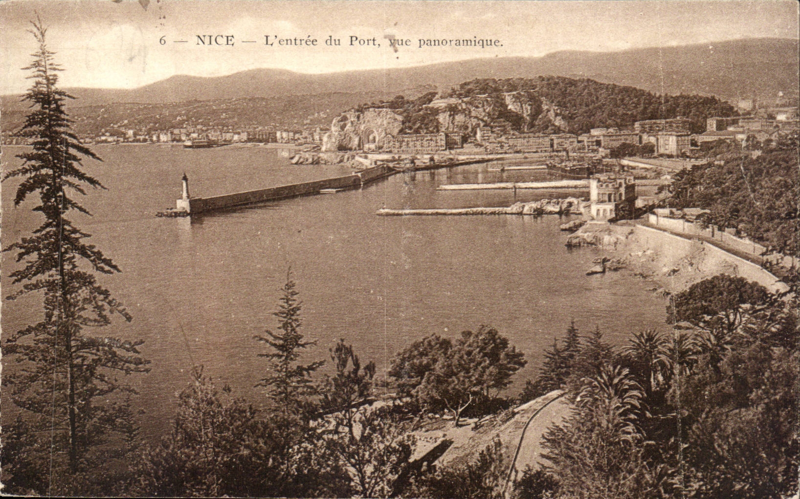 Nice CPA L'entree du port vue panoramique