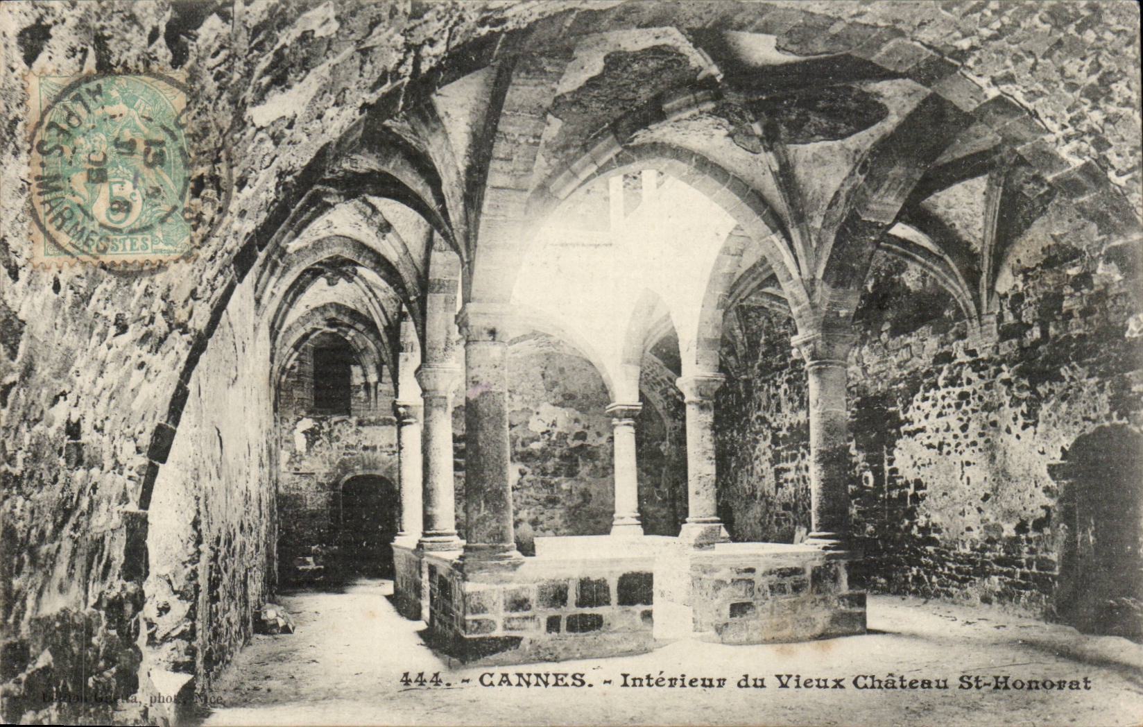 Cannes CPA Interieur du vieux chateau St Honorat