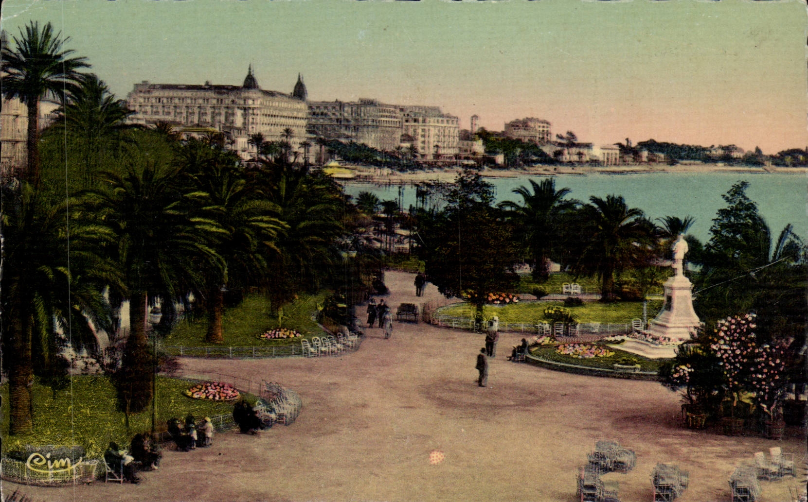 Cannes CPA Les jardins La statue Edouard VII Les grands hotels