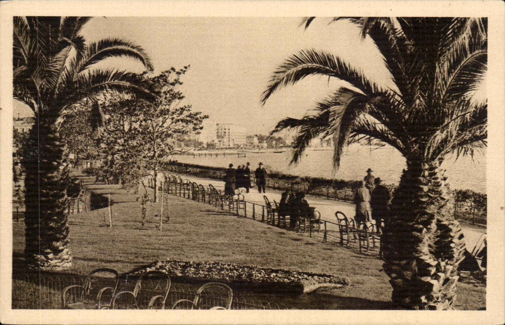 Cannes CPA les jardins