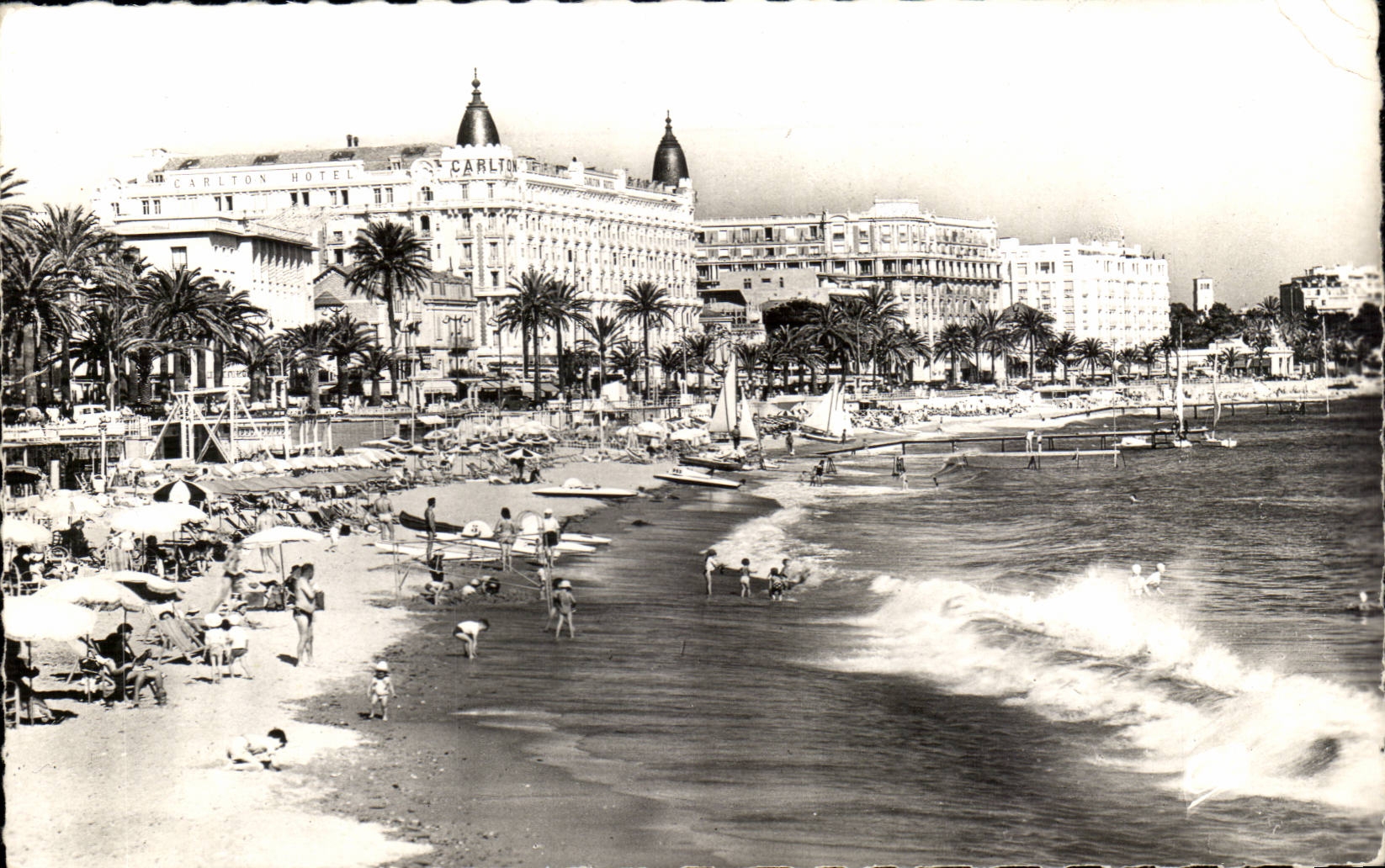 Cannes CPA La plage de la croisette et les hotels