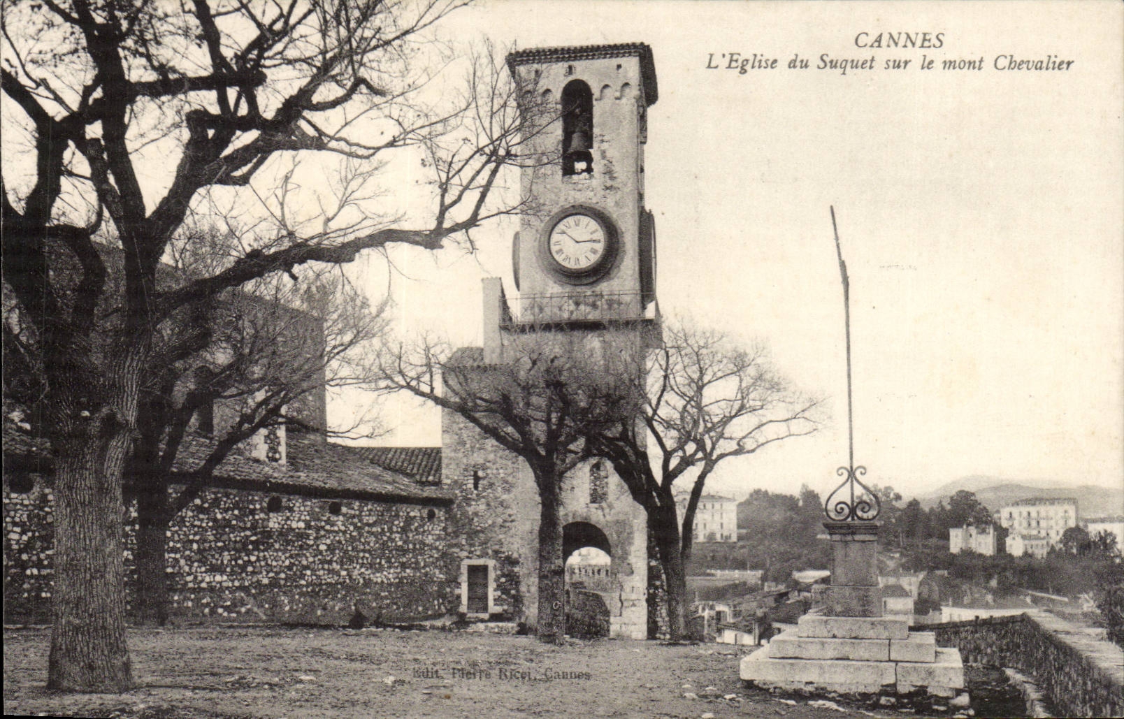 Cannes CPA L'eglise du Suquet sur le Mont Chevalier