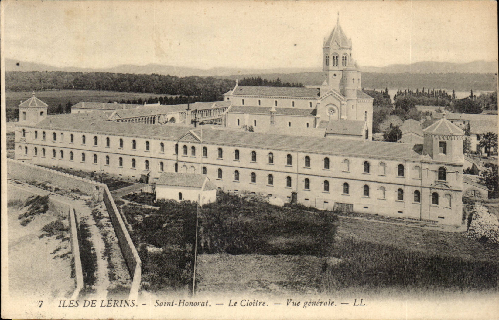 Iles de lerins CPA Saint Honorat Le cloitre Vue generale