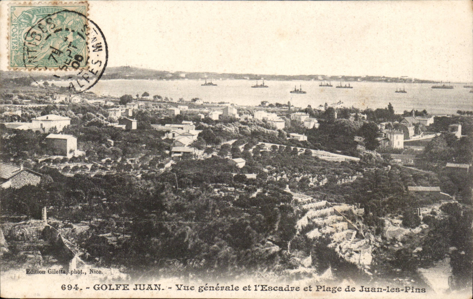 Golfe Juan CPA Vue generale de l'escadre et plage de Juan les Pins