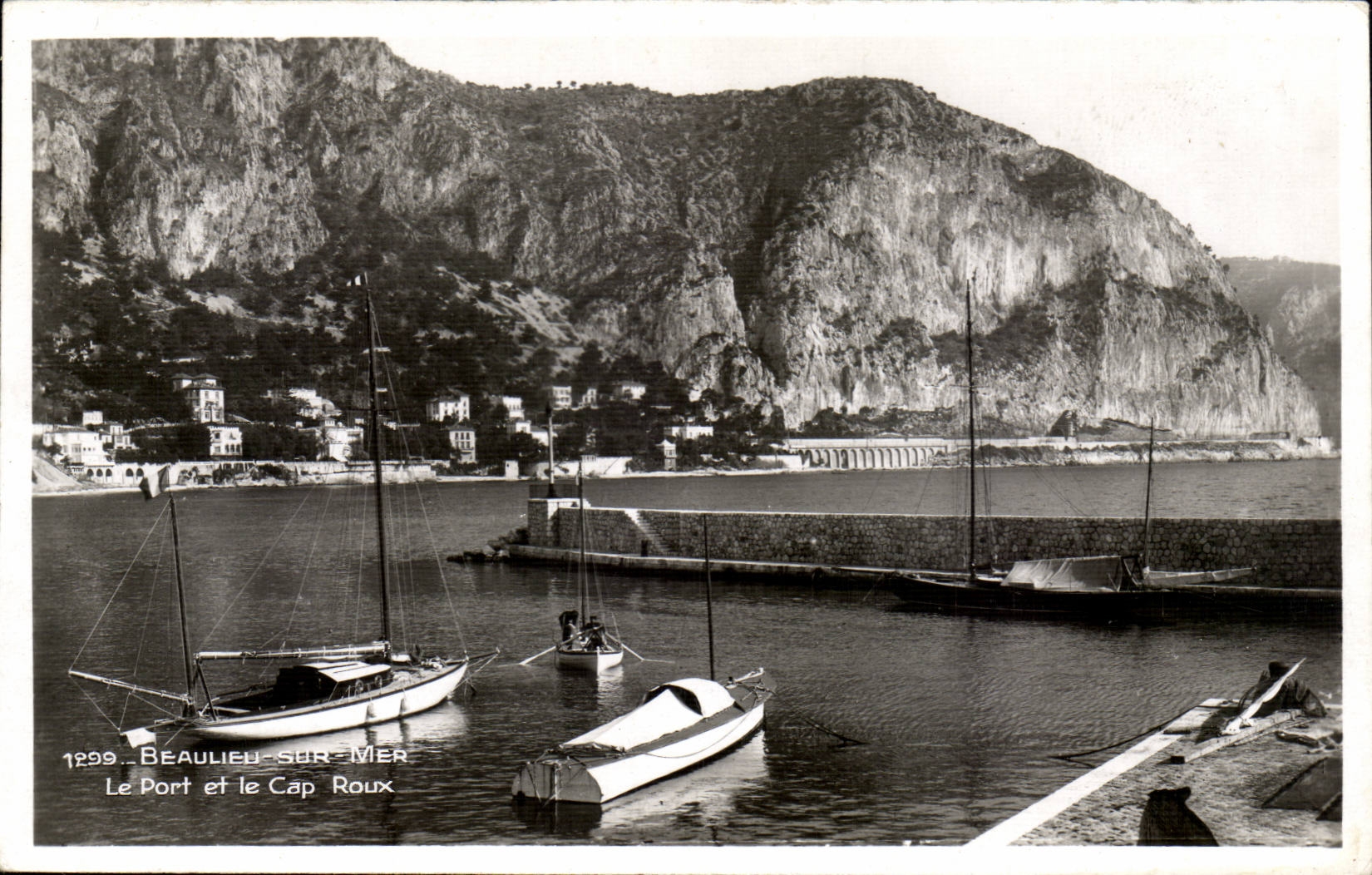 Beaulieu sur mer cPA Le port et le cap Roux