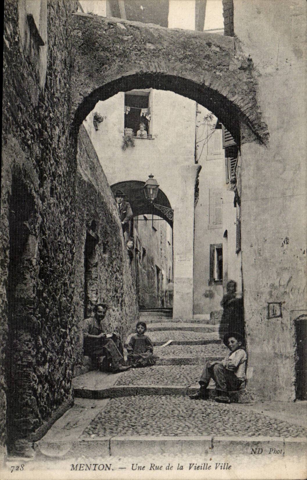 Menton — Une Rue de la Vieille Ville — ND Phot, n°728