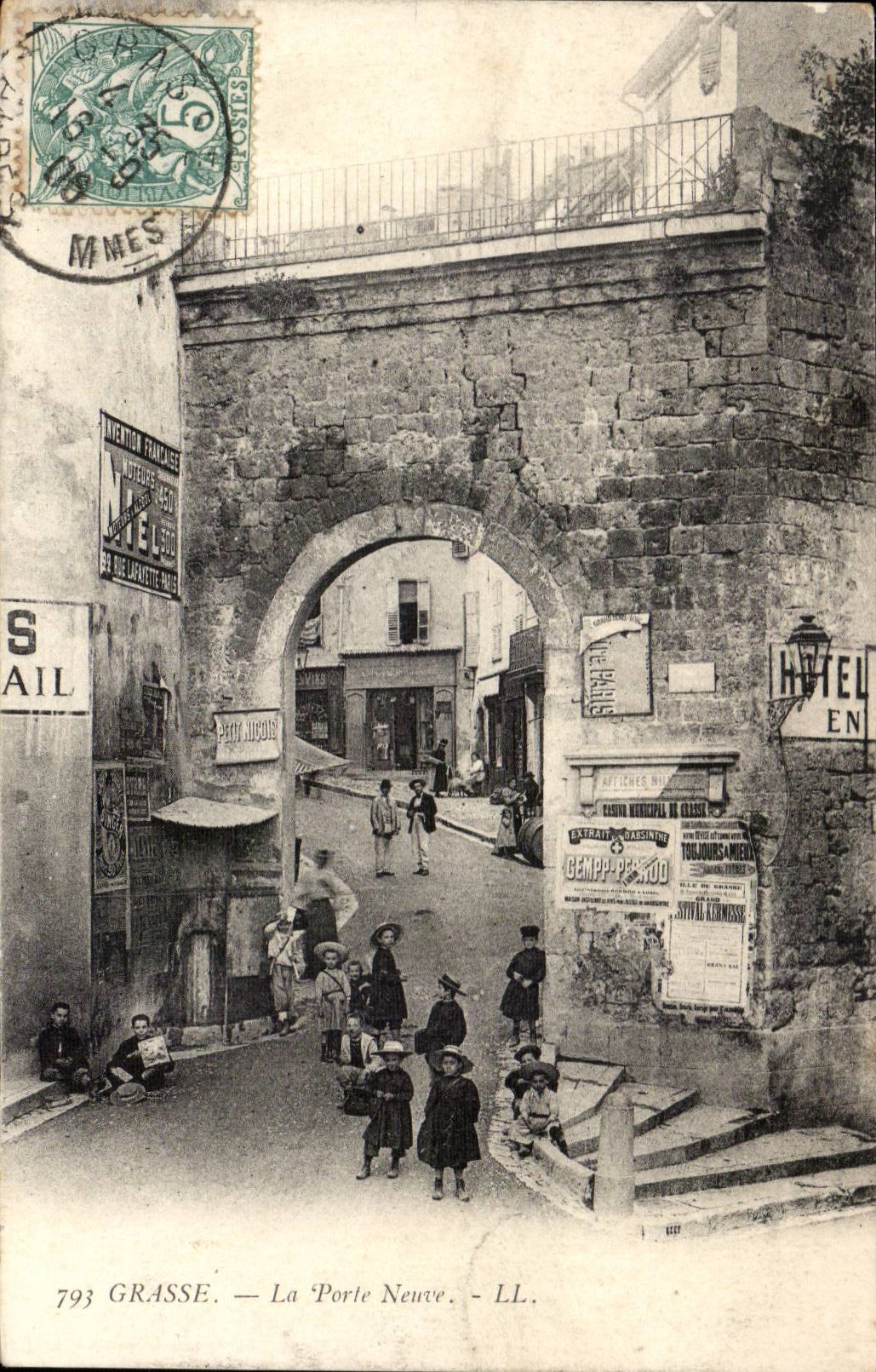 Grasse CPA La porte neuve (enfants)