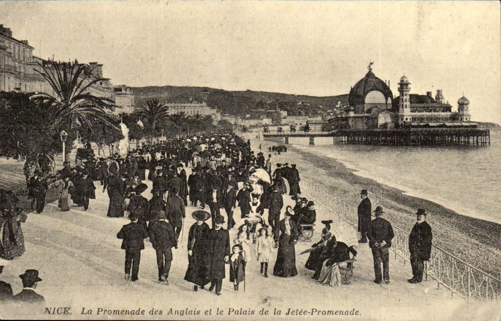Nice CPA la promenade des anglais et le palais de la jetee promenade